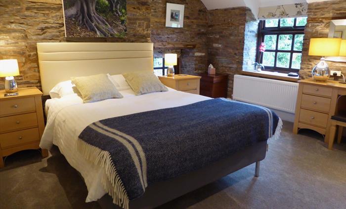 The Farmhouse at Hilltops Brecon Holiday Cottages has a King en-suite together with a Twin bedroom and separate shower room